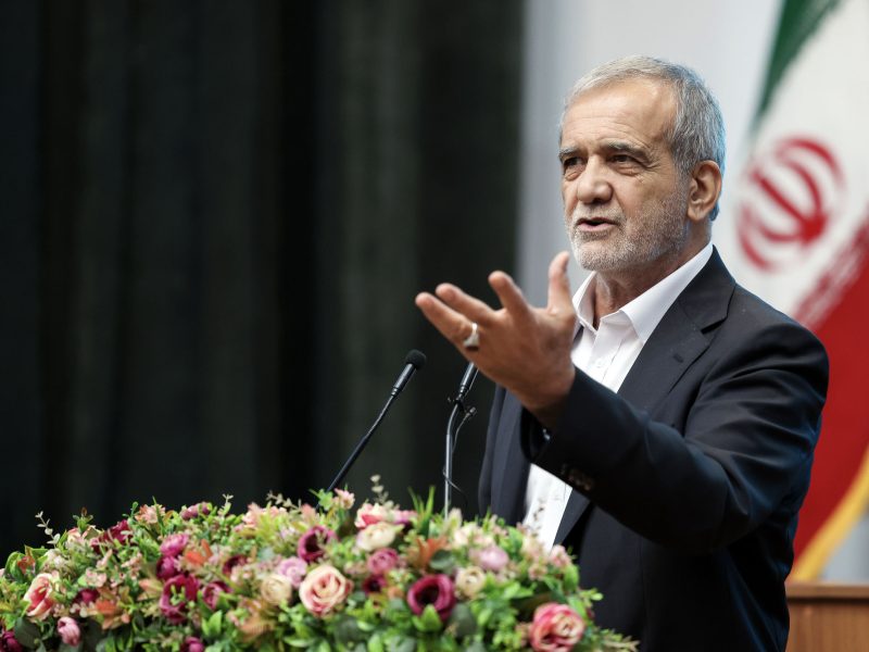 پزشکیان: پاسخگویی و اصلاح عملکرد اداری، کلید رضایت مردم است