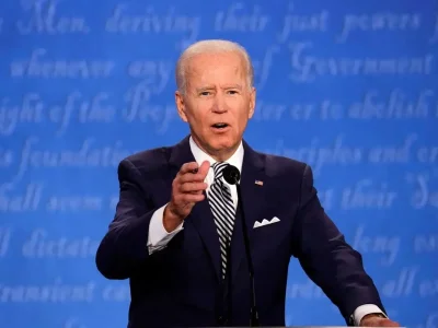 حمله بایدن به ترامپ؛ اخراج ۷۰۰۰ کارمند و تخریب ساختاری دولت گذشته