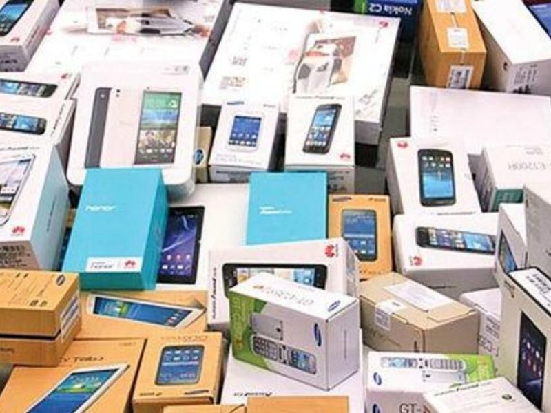 جزئیات واردات موبایل ۱۴۰۳/ترخیص ۰.۵میلیارد دلار آیفون