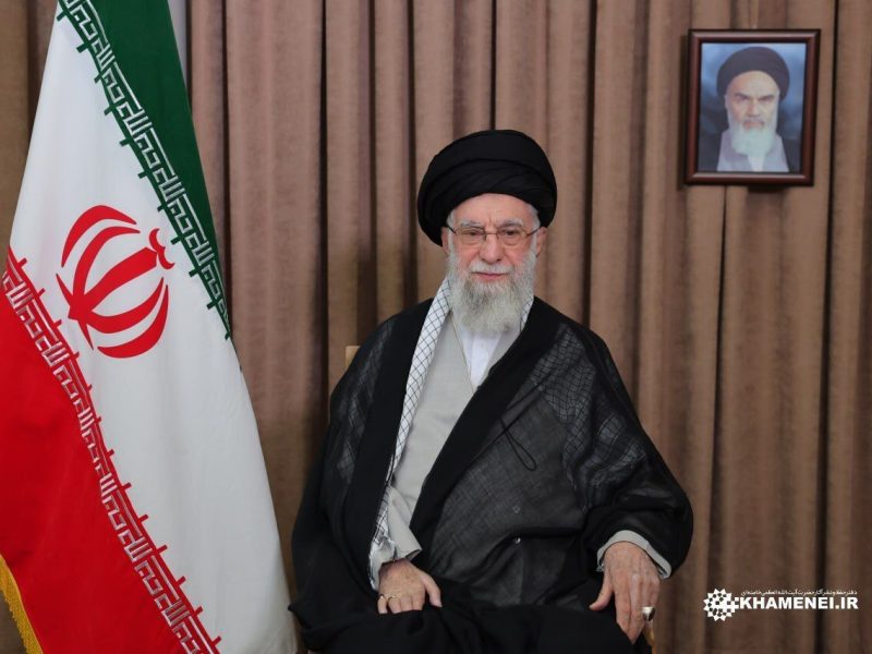 رهبر انقلاب: نیروهای مسلح، رژیم رذل صهیونی را بیچاره خواهند کرد