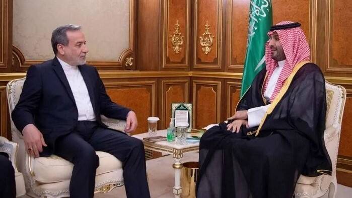 بررسی تحولات منطقه در دیدار وزیر خارجه با ولیعهد عربستان