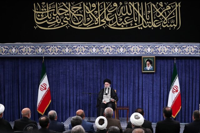 مسئولان باید با قوت و روحیه کامل به کار خود ادامه دهند